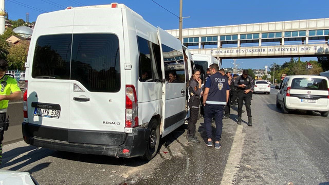 Kocaeli'nde çevik kuvvet ekiplerinin bulunduğu 3 minibüs zincirleme kazaya karıştı! 5 polis yaralandı - Resim: 2