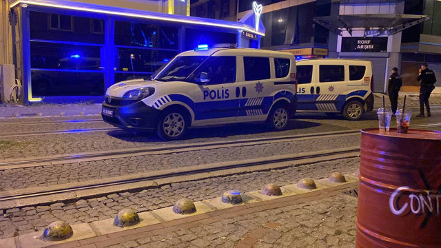 Eğlence mekanında kan döküldü! Silahların patladığı kavgada 2 kişi yaralandı - Resim: 0