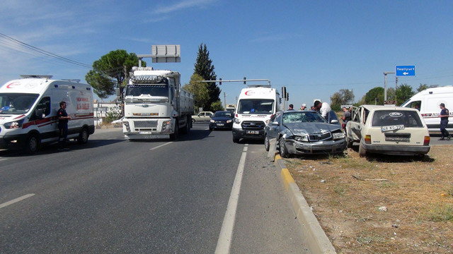 Muğla'da korkunç kaza! Çarpışan otomobiller refüje savruldu: 6 yaralı - Resim: 1
