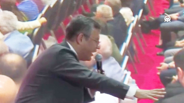 CHP İzmir Kongresi'nde kavga çıktı! Özgür Özel yuhalandı! 'Beni Soylu susturamadı...' - Resim: 0