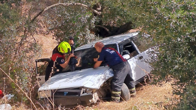 İki otomobil virajda birbirine girdi: 4 yaralı - Resim: 0