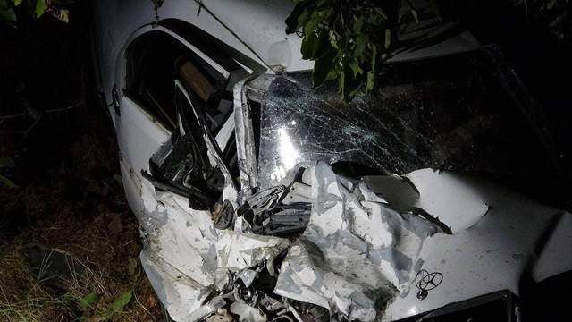 Uşak'ta korkunç kaza! Kafa kafaya çarpışan otomobil şarampole yuvarlandı: 13 yaralı - Resim: 2