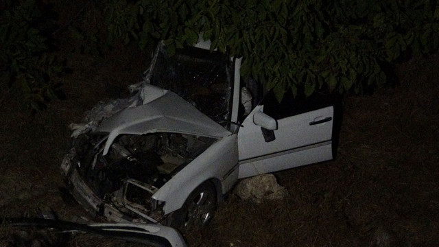 Uşak'ta korkunç kaza! Kafa kafaya çarpışan otomobil şarampole yuvarlandı: 13 yaralı - Resim: 3