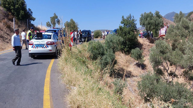 İki otomobil virajda birbirine girdi: 4 yaralı - Resim: 3