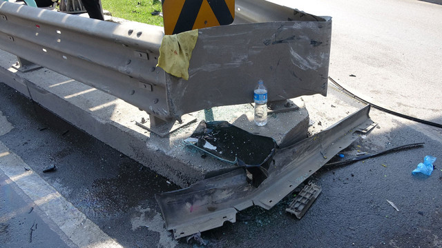 Kocaeli'nde korkunç kaza! Halk otobüsüyle otomobil çarpıştı: 3 yaralı - Resim: 0