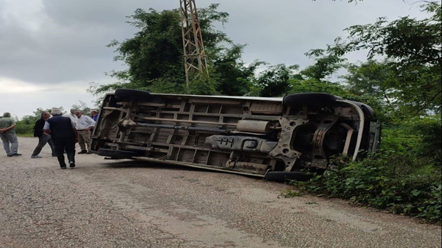 Ordu'da feci kaza! Fındık işçilerini taşıyan minibüs devrildi - Resim: 0