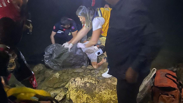 İzmir'deki orman yangınına müdahale eden helikopter baraja düştü 4 personel vardı - Resim: 0