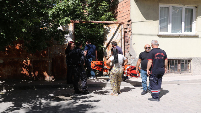 Zanlı olarak aranan kadın polise yakalanmamak için 7 metre yükseklikten atladı! - Resim: 1