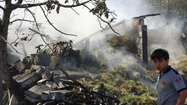 Yemek yapmak için yaktıkları ateş faciaya neden oldu! Yanan ev küle döndü - Resim: 0