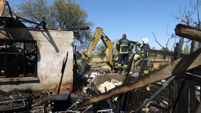 Yemek yapmak için yaktıkları ateş faciaya neden oldu! Yanan ev küle döndü - Resim: 2