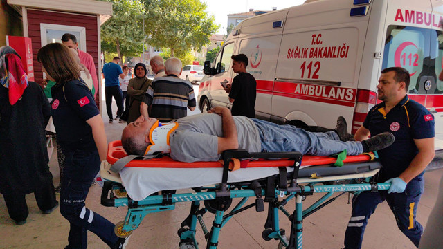 Bursa'da feci kaza! Motosiklet yaya çarptı: 2 yaralı - Resim: 1