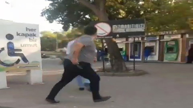 Hem çarptı hem bıçakla kovaladı! Bursa'da trafik kavgası bıçaklı kavgaya döndü - Resim: 1