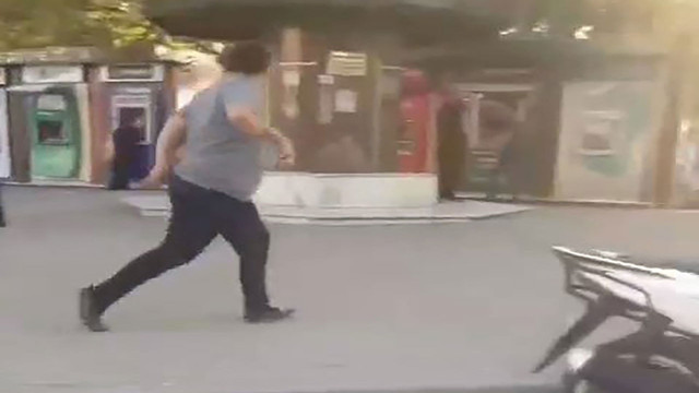 Hem çarptı hem bıçakla kovaladı! Bursa'da trafik kavgası bıçaklı kavgaya döndü - Resim: 0