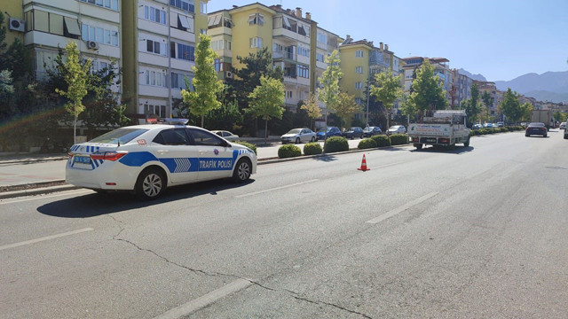 Denizli'de korkunç kaza! Otomobil bekleyen öğrenci ve velilere çarptı: 1 ölü, 3 yaralı - Resim: 0