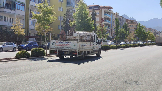 Denizli'de korkunç kaza! Otomobil bekleyen öğrenci ve velilere çarptı: 1 ölü, 3 yaralı - Resim: 3