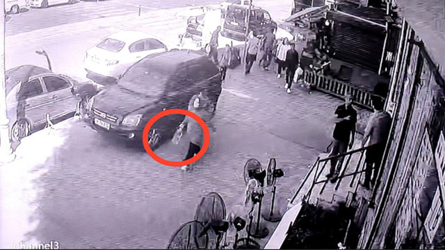 Sultangazi'de pişkin hırsız market çalışanları tarafından yakalandı! O anlar kameralara yansıdı - Resim: 0