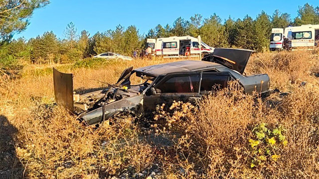 Kontrolden çıkan otomobil karşı şeritten tarlaya uçtu! - Resim: 0