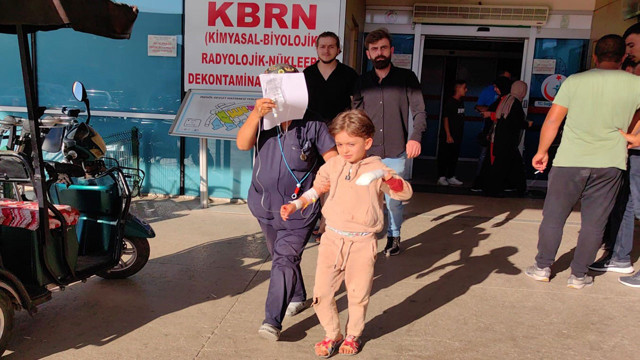 Eli kapıya sıkışan 6 yaşındaki çocuğun parmakları koptu! - Resim: 0