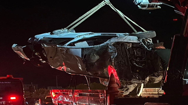 Antalya'da acı kaza! Şarampole uçan otomobile 2 kişi can verdi - Resim: 1