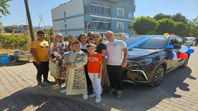 Sünnet çocuğu istedi belediye başkanı Togg'u sünnet arabası yaptı! - Resim: 2