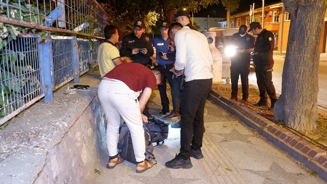 Edirne'de polis ekipleri güzensiz göçmenlere geçit vermedi! 41 göçmen yakalandı - Resim: 2