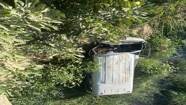 Manisa'da kontrolden çıkan minibüs dereye uçtu! - Resim: 2