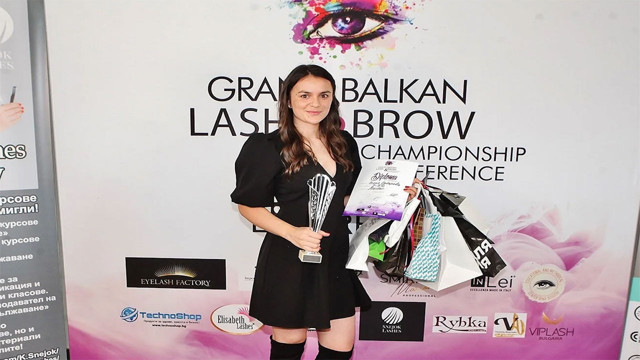 Bulgaristan asıllı güzellik uzmanı herkesi kandırdı! Güzellik uzmanı değil 'Rus ajanı' çıktı! - Resim: 0