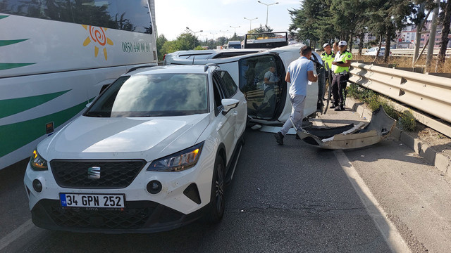 Samsun'da feci kaza! Kontrolden çıkan otomobil başka bir otomobille çarpıştı - Resim: 1