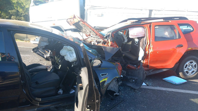 Muğla'da acı kaza! Karşı şerite geçip kamyonetle çarpıştı: 2 ölü, 2 yaralı - Resim: 0