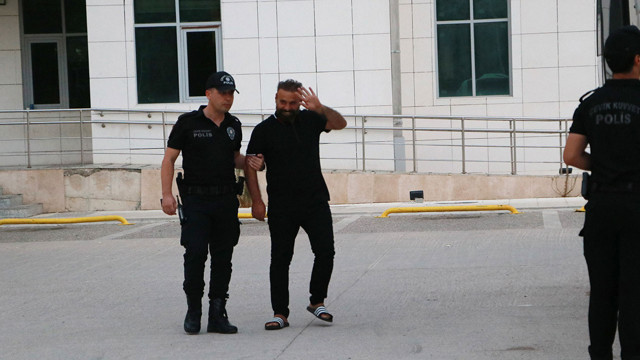 Adana'da silahlı suç örgütüne operasyon1 14 suç örgütü üyesi tutuklandı - Resim: 0