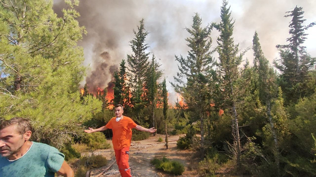 Antalya'da orman yangını! Otluk alanda başlayan yangın lüks tekneye oradan da ormana sıçradı - Resim: 0