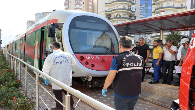 Kayseri'de bariyerleri atlayarak tramvaya binmek isteyen çocuk tramvayın altında kaldı! - Resim: 1