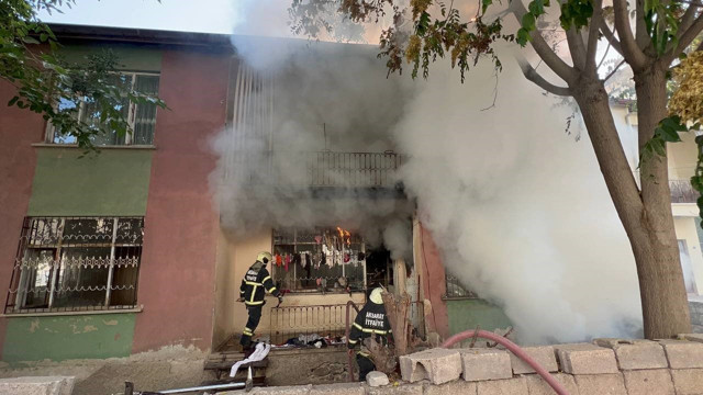 Aksaray'da yanan evde yürek yakan manzara! Dolaptan 4 yaşındaki kızın cesedi çıktı - Resim: 1