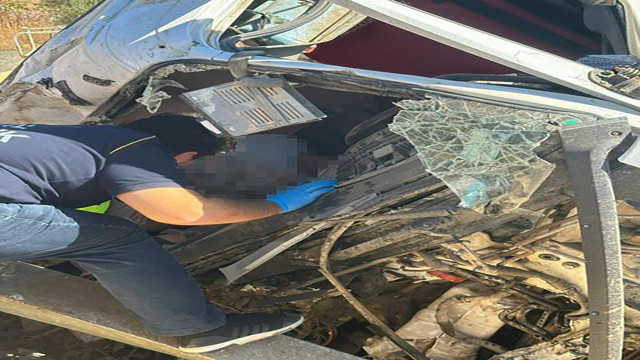 Bursa'da aynı firmaya ait iki beton mikseri kontrolden çıkarak kafa kafaya çarpıştı: 1 ölü, 1 ağır yaralı - Resim: 2