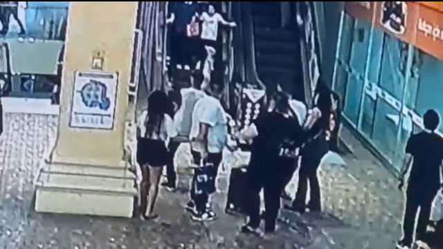 'Neden yan baktın' dediler, genci AVM'de öldüresiye dövdüler! - Resim: 0