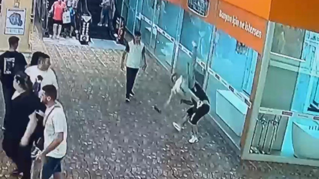 'Neden yan baktın' dediler, genci AVM'de öldüresiye dövdüler! - Resim: 3