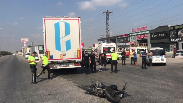 Adana'da motosikletli gencin feci ölümü! Kadın tır sürücüsü gözaltına alındı - Resim: 1