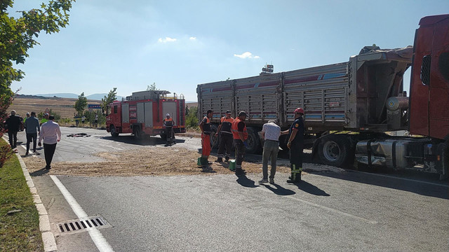 Çorum'da ters yöne giren çekici ticari araçla kafa kafaya çarpıştı: 5 yaralı - Resim: 3