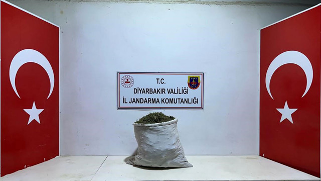 Diyarbakır'da uyuşturucuya büyük vurgun! 117 kilo esrar ele geçirildi - Resim: 0