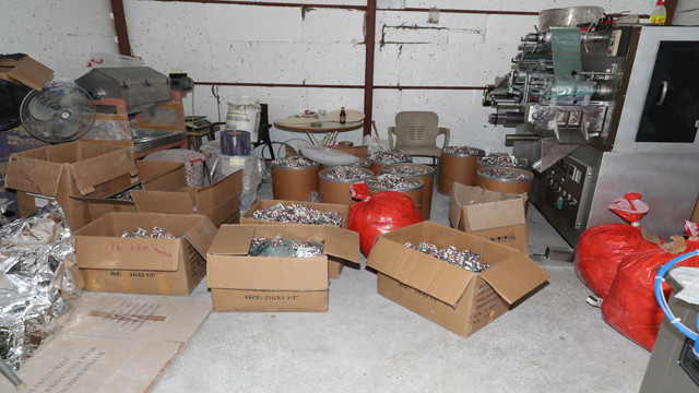 Mersin'de polis ekiplerinden uyuşturucu operasyonu! 439 bin uyuşturucu hap ele geçirildi - Resim: 0