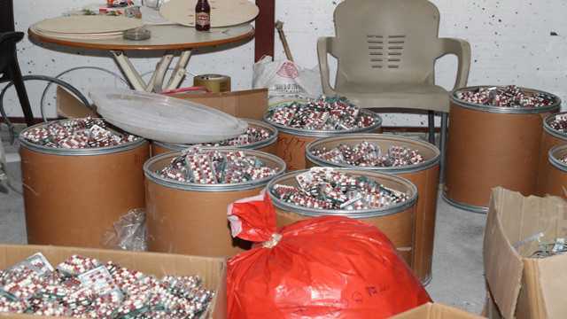 Mersin'de polis ekiplerinden uyuşturucu operasyonu! 439 bin uyuşturucu hap ele geçirildi - Resim: 2