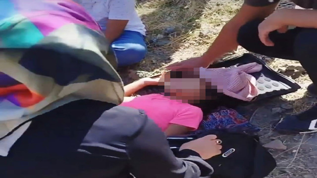 Van'da korkunç kaza! Bariyerleri aşan araç şarampolden yuvarlandı: 2'si çocuk 4 yaralı - Resim: 0