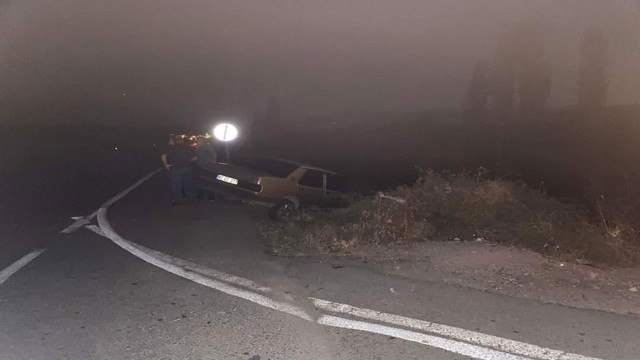 Kütahya'da korkunç kaza! Minibüs ile otomobil kafa kafaya çarpıştı: 6 yaralı - Resim: 1