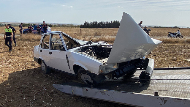Genç kız ve arkadaşlarını ölüm ayırdı! Kontrolden çıkan otomobil takla atarak tarlaya yuvarlandı - Resim: 2