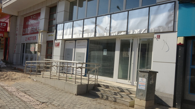 Deprem vurgunu iddiası! Bankadaki 130 milyon TL'si buhar oldu: 'Banka yıkıldı' dendi ama... - Resim: 1