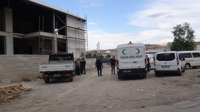 Çankırı'da  12 metre yükseklikteki çatıdan düşen işçi can verdi' - Resim: 1