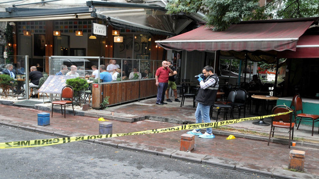Cihangir'de ünlü oyuncunun kafesinde silahlı saldırı! 3 kişi yaralandı - Resim: 0