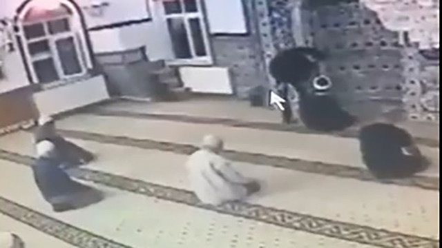 Camiye ayakkabıyla girmiş bütün Türkiye'yi ayağa kaldırmıştı! Şahsın akıl sağlığının yerinde olmadığı ortaya çıktı - Resim: 2