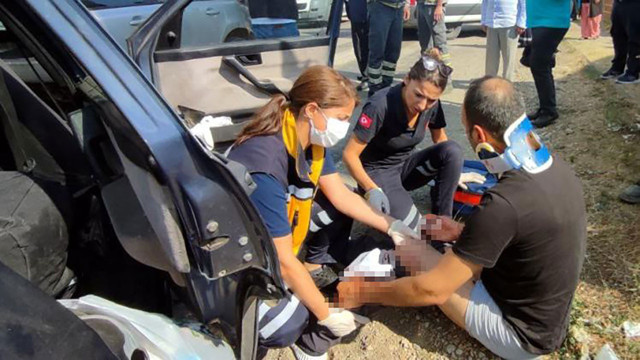 Bartın'da feci kaza! Hız yapan 2 otomobil birbirine girdi, hurdaya döndü: 6 yaralı - Resim: 3
