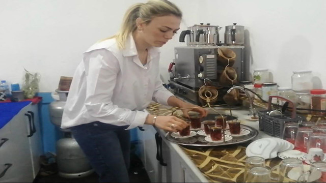'Kadından olmaz' diyenlere aldırmadı! İş yerinden ayrılıp kahvehane açtı - Resim: 1